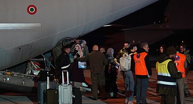 Filistinli kanser hastası çocuklar tedavi için İtalya'ya götürüldü