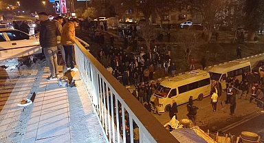 Freni boşalan kamyonun 7 araca çarpıp, sürüklediği otomobille köprüden uçtuğu kaza kamerada: 3 ölü, 12 yaralı