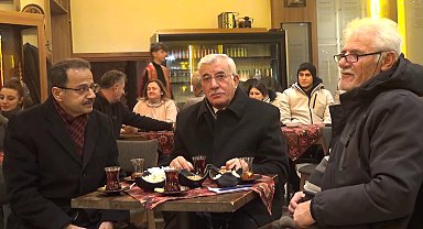 Galatasaray-Fenerbahçe maçından önce aşıklar atıştı