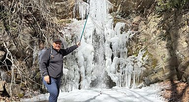Gaziantep'te şelale buz tuttu, ağaçlarda buz sarkıtları oluştu