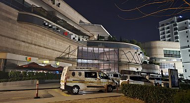 Gece girdiği AVM'deki kuyumcu dükkanından, 3 kilogram altın ve 100 bin TL ile kayıplara karıştı