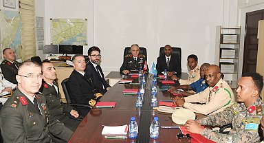 Genelkurmay Başkanı Orgeneral Metin Gürak, Somali'de askeri törenle karşılandı
