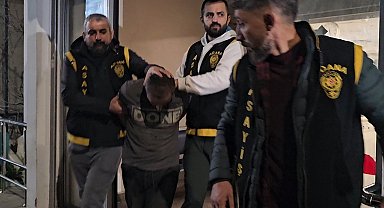 Girdiği alışveriş merkezinde 3 gündür havalandırma boşluğunda saklanan hırsızlık şüphelisi, yakalandı