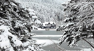 Gölcük Tabiat Parkı'nda kar manzarası