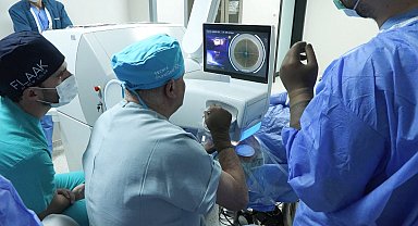 Göz rengi değiştirme ameliyatlarına talep artıyor; en çok 'yeşil' tercih ediliyor