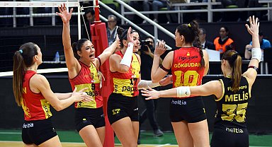 Göztepe ve Karşıyaka voleybolda evlerinde