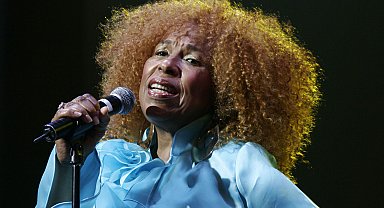 Grammy ödüllü şarkıcı Roberta Flack hayatını kaybetti
