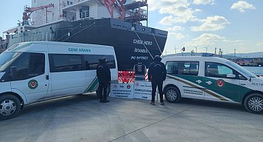 Gümrük ekipleri, tankerde tespit edilen fazla yakıta el koydu