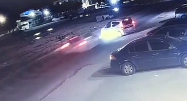 Hafif ticari araç ile otomobil çarpıştı: 6 yaralı