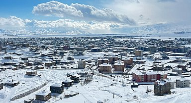 Hakkari'de 284 yerleşim yeri kardan kapandı