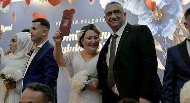 Hamile ve çocuklu 99 çifte toplu resmi nikah
