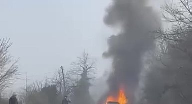 Hareket halindeyken alev alan otomobil, kullanılamaz hale geldi