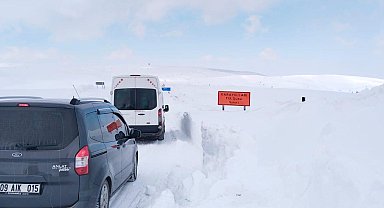 Hasköy-Mutki kara yolunda mahsur kalan 80 kişi kurtarıldı