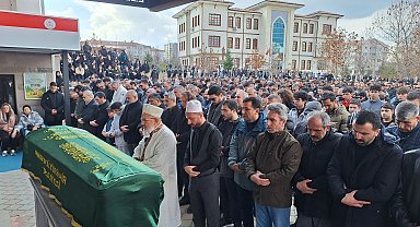 Hentbol maçında kalp krizi geçiren antrenör, son yolculuğuna uğurlandı