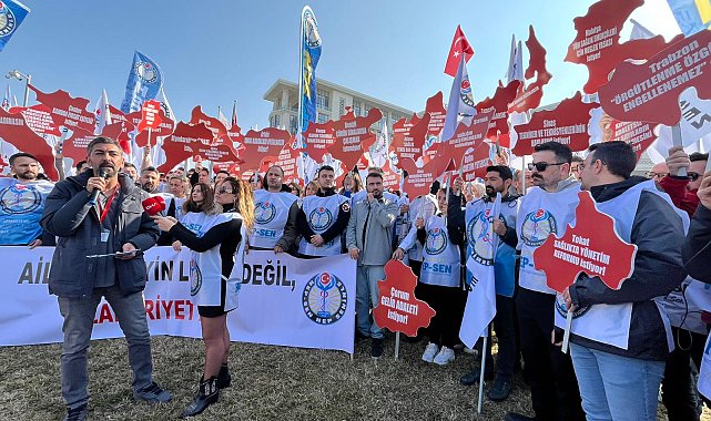 Hep-Sen'den bakanlık ve YÖK binası önünde basın açıklaması