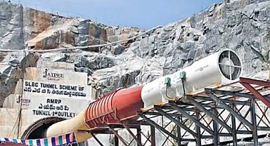 Hindistan'da tünel çöktü