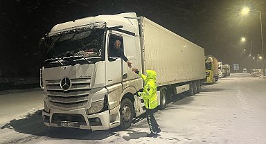 Iğdır'da yolda kalan sürücülere polis ekipleri yardım etti