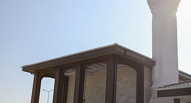 İHH'nın yaptırdığı Selahaddin Eyyubi Cami, hizmete açıldı