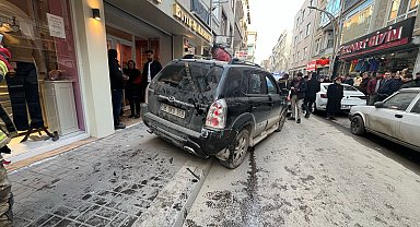 İleri yerine geri vitese aldığı cipiyle yayaya, park halindeki otomobile ve dükkana çarptı