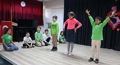 İlkokul öğrencileri, işitme engelli akranlarıyla tiyatro sahnesinde buluşacak