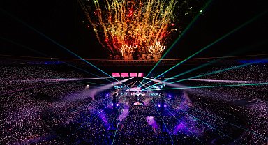 İngiliz rock grubu Coldplay'in dünya turnesi 'en yüksek katılım' rekorunu kırdı