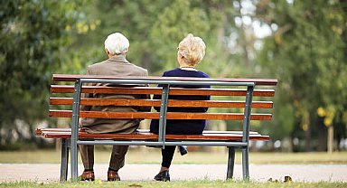 İnsanlar iki yaş aralığında daha hızlı yaşlanıyor