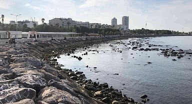 İskenderun'da deniz çekildi
