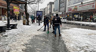 İstanbul - Arnavutköy'de karla mücadele çalışmaları sürüyor