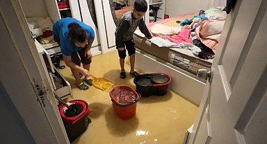 İstanbul- Avcılar'da 3 katlı apartmanın bahçe katındaki daireyi su bastı