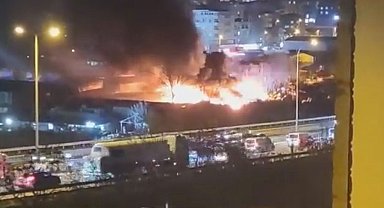 İstanbul - Avcılar'da geri dönüşüm tesisinde yangın - 1