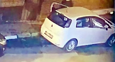 İstanbul - Avcılar'da otomobilden 50 bin liralık hırsızlık kamerada