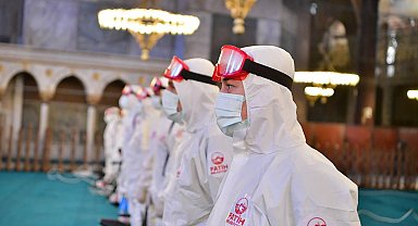 İstanbul- Ayasofya Camii Ramazan ayı öncesinde gül suyuyla temizlendi