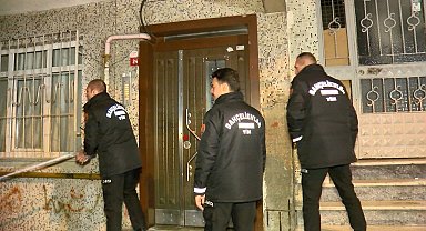 İstanbul - Bahçelievler'de kolonlarında çatlaklar oluşan ve sallanan bina tahliye edildi