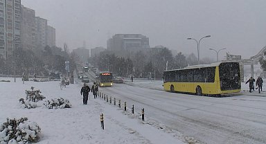 İstanbul - Başakşehir'de kar tipi şeklinde yağdı; vatandaşlar zor anlar yaşadı