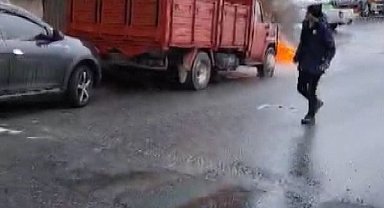 İstanbul- Başakşehir'de lastikçide çıkan yangın söndürüldü