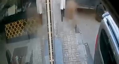 İstanbul- Bayrampaşa'da cip binaya çarptı; bir kişi altında kalmaktan sonda kurtuldu