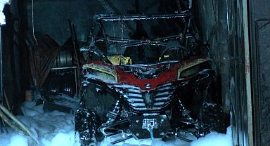 İstanbul - Bayrampaşa'da otopark içinde çıkan yangına müdahale etmek isteyen bir kişi yaralandı