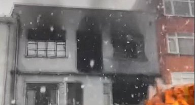 İstanbul - Beyoğlu Hasköy'de 3 katlı binada yangın - 1