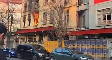 İstanbul- Beyoğlu'nda boş binada yangın