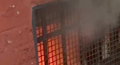 İstanbul - Beyoğlu'nda elektrik sobasından çıkan yangında ev alev alev yandı