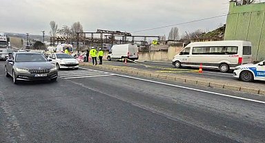 İstanbul - Büyükçekmece'de arızalanan TIR'ın altına giren sürücü, hareket eden TIR'ın altında kalarak hayatını kaybetti