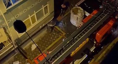 İstanbul- Esenler'de yangında balkondan atladılar