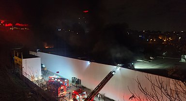 İstanbul- Esenyurt'ta, AVM'nin deposunda yangın- 1