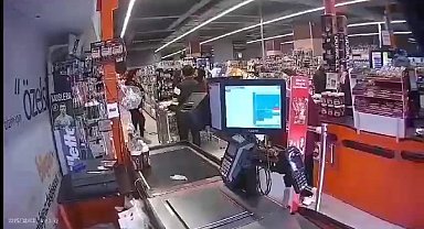 İstanbul - Esenyurt'ta işten çıkarıldı; siniri krizi geçirip market raflarını devirdi