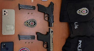 İstanbul- Esenyurt'taki denetimlerde, araçlarında sahte polis kıyafeti ele geçirilen şüpheliler gözaltına alındı