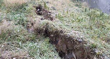 İstanbul - Eyüpsultan'da çatlaklar oluşan 4 bina tahliye edildi-1 Fotoğraf eklendi