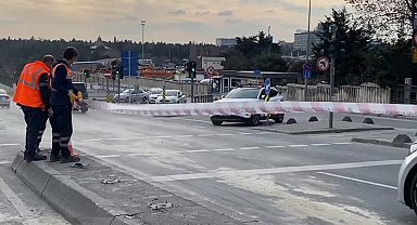 İstanbul - Eyüpsultan'da demir bariyere çarpan minibüsün şoförü ağır yaralandı