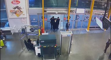 İstanbul- Eyüpsultan'daki aile katliamı şüphelisinin yakalanma anı güvenlik kamerasında