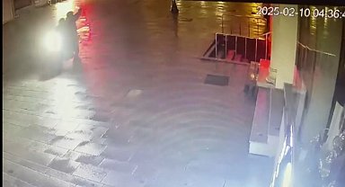 İstanbul- Fatih'te istediği haracı vermeyen kuyumcuyu kurşunlayan şüpheli kamerada