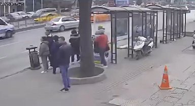 İstanbul- Fatih'te SMA'lı çocuğun yardım kutusunu çalmaya kalkan adamı darbettiler